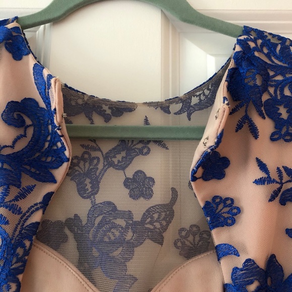 Dress - Picture 8 of 10